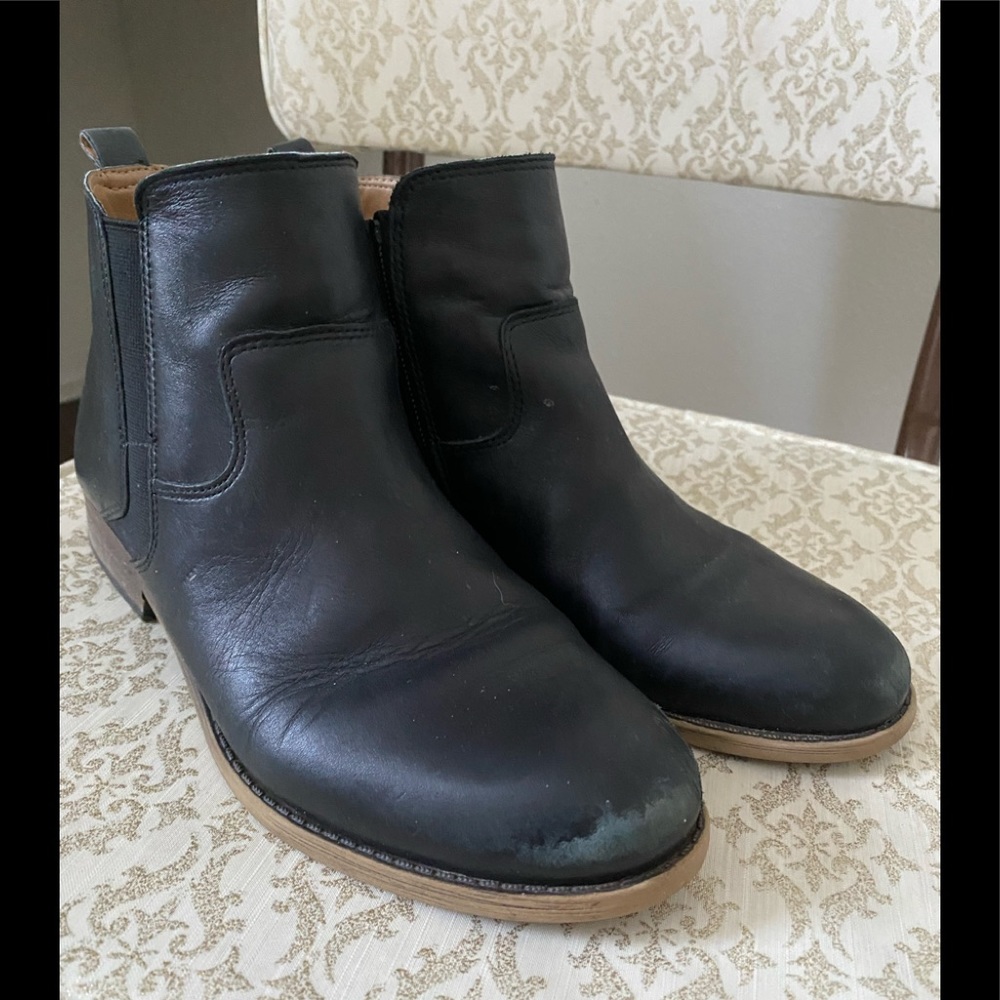 Black leather Franco Sarto bootie size 6